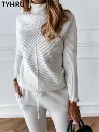 Kvinnors tvåbitar byxor Tyhru Autumn Winter Women's Tracksuit Solid Color Striped Turtleneck tröja och elastiska byxor kostymer stickade tvådelade uppsättningar 231007