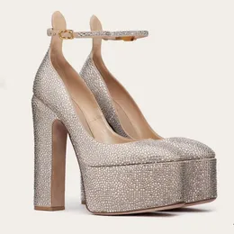 Plataforma de tacón Zapatos de vestir para mujer Diseñadores de lujo Hebilla clásica Moda Bombas de diamantes de imitación Suela de cuero 15,5 cm Diseñadores de tacón alto Zapato 35-42 con caja