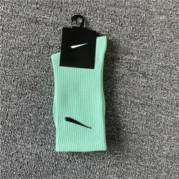 New Men Sport Socks Stockings 남자와 여자 면화 스포츠 양말 10 색 길이 도매 가격 INS Hot Style 5 스포츠 스타일 고급 스포츠ocks 양말