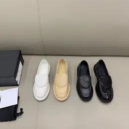 Moda elbise tasarımcı ayakkabıları kadınlar düğün partisi kalite deri loafer düz ayakkabı iş resmi loafer sosyal tıknaz ile orijinal kutu