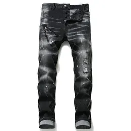 Einzigartige Herren-Jeans mit Distressed-Abzeichen, schwarz, Röhrenjeans, Modedesigner, schmale Passform, verwaschene Motorrad-Denimhose, getäfelte Hip-Hop-Biker-Jeans Trou2405