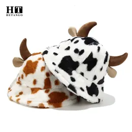 Beanieskull Caps Autumn Winter Cute Horn Fisherman Hat Women mode All-Match Milk Cow Pattern Printing Plysch Thick Outdoor Warm Basin Hat 231009