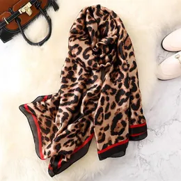 Kobiety Leopard Print jedwabny szalik 180x90cm ręcznik plażowy żeński faulard echarpe projektant bandana letni szal i opatry308o