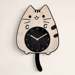 壁の時計3D木製漫画猫時計家の装飾子供の部屋の装飾ぐるぐる尾を振るクリエイティブな静かなクォーツデジタルスイング231009