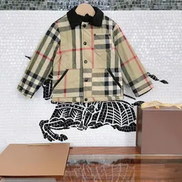 子供の衣服茶色の冬の男の子テンチコートアウトウェアデザイナーベビーガールファッション服セット卸売100-150 cm