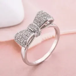 Pierścień Solitaire Delysia King Trendy Women's Bowknot Prostota wysokiej jakości kryształowej panny młodej księżniczki Pierścionek zaręczynowy Rozmiar 5 6 7 8 9 10 11 231009