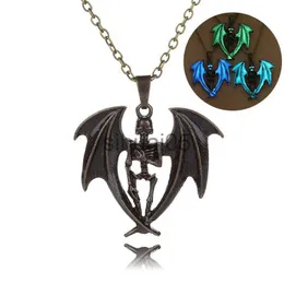 Pendant Necklaces Vintage Punk Skull Head Bat Noctilucent Pendant Necklaces for Men Women Halloween Party Jewelry Accessories x1009