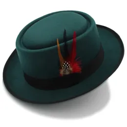 Breda randen hattar hink hattar mode kvinnor män fläsk paj hatt ull platt fedora hatt lady gentleman gambler panama trilby hatt med mode fjäderstorlek 58 cm 231009