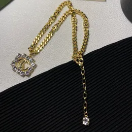 Rätt bokstäver hänge halsband kvinna designer hänge smycken rostfritt stål halsband kristall g brev smycken mode för designers lång tröja kedja