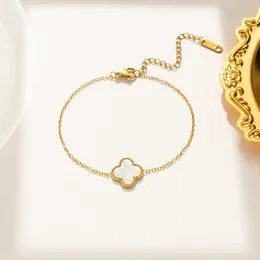 Klassiska designers märke Clover Charm Armband Gold Silver Plated rostfritt stål smycken för kvinnor gåva
