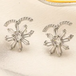Lot Stil Designer Ohr Stud Kupfer Ohrringe Eardrop Frauen Marke Brief Vergoldet Sier Ohrring Intarsien Kristall Perle Hochzeit Mode
