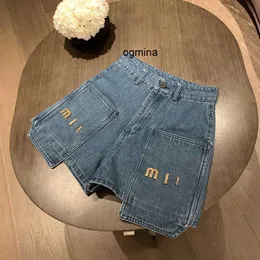 Shorts jeans com adesivo azul feminino de verão 5A de luxo, tecido jeans não pode se dar ao luxo de bola anti-rugas, versão de tubo reto da moda casual, festa todos os dias.