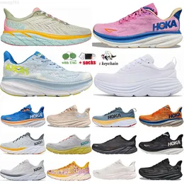 Hoka Running Shoes Hokas Mulheres Mens Treinadores Clifton 9 8 Bondi Triplo Branco Nuvem Gelo Água Livre Pessoas Eggnog Tripler Preto Designer Runner Run Sneakers 2023GU