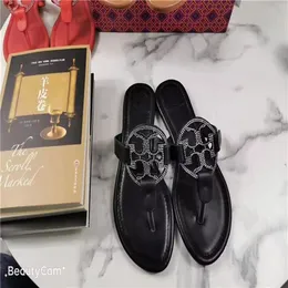 مصمم أزياء أصلي صندل جلدي في الهواء الطلق شاطئ Flop Flat Keel Slippers Lhafers Lady Lady Women Shoes SZ 35-42 68264C