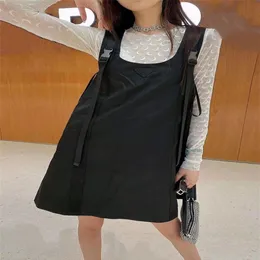 Suspender klänning kjol triangel ålder reducerar a-line kjolband justerbara overaller ärmlös lös208A
