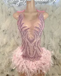 Pink Sheer O Neck Short Prom Dresses Black Girls Sparkly Bead Rhinestone Crystal Feather Födelsedagsfestklänning Mini Cocktail