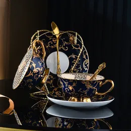 머그잔 영어 스타일 뼈 중국 커피 컵 및 접시 고급 도자기 커피 세트 찻잔과 접시 해제 크리스마스 선물 231009