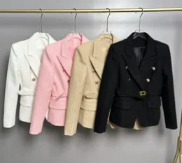 Kvinnors kostymer Blazers Lion Button Short Suit Black och vit Maze Jacquard Top Coat S-5XL Letter Belt Pink Khaki Slim Looking Suit