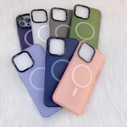 Magnetyczne bezprzewodowe ładowanie miękkie obudowy TPU dla iPhone'a 15 14 plus 13 Pro Max 12 11 Moda luksusowy chromowany metalowy matowy magnes telefon komórkowy