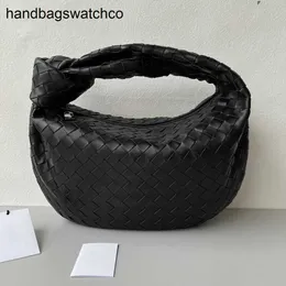 Jodie Bottegassvenetas väskor 2023 New Jodie Woven Womens Bag fårskinn Knutad runt underarm hobo krökt medelhög handväska fjjj