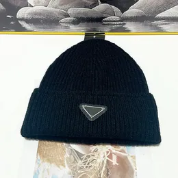 Buchstaben Wintermützen Designer Damen Strickmütze bequem verdicken Gorras mit Buchstaben kältebeständig Kausalhauben Paar Designerhut Luxus Ornament PJ019