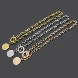 جديدة مصممة أزياء T Round Card Necklace OT Buckle Necklace Titanium Steel Love Chain Designer Jewelry T-080020