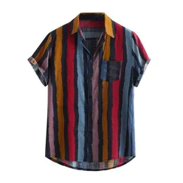 Nuevo diseño de verano para hombre, camisas holgadas de talla grande de manga corta multicolor a rayas con dobladillo redondo, Tops informales con bolsillo en el pecho 255u