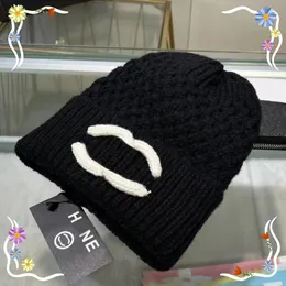 Siyah Beyaz Kafatası Kapakları Tasarımcı Lüks Marka Mektubu Baskı Çek Beanie En Kalite Sonbahar Kış Karıştırma Örgü Şapkalar Açık havada sıcak şapka moda tutun