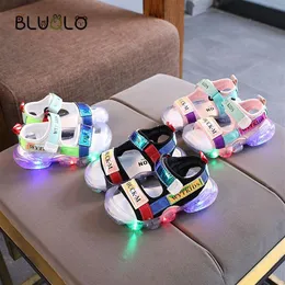 Sommer Kinder Jungen LED Sandalen Mode Strand Leuchtende Kinder Nicht-slip Schuhe Beleuchtete Baby Kinder Mädchen Party Sandalen 2022 220301262n