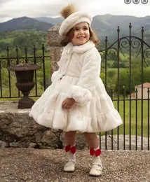 Coat 112y Baby Girl Autumn Winter Pink White Fur England Spanish Red Velvet Princess Ull till jul Casual Eied 231009