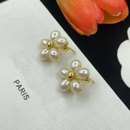 Personality Women's Flower Pearl Earrings Fashion Brand Designer Earrings Designer Jewelry