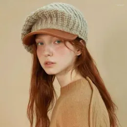 Berety w tym koreańsko -mody retro wełna tkanie beretowe kobiety proste jesienne temperament malarz Pure Color Knited Sboy Cap