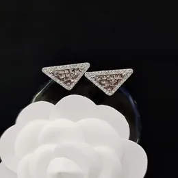 Designer örhängen p brev triangel studörhängen 18k guld pläterade lyxörar smycken kvinnor bröllop gåvor