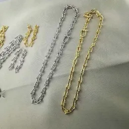 Tiff-Halskette Designer-Luxus-Modeschmuck Kubanische Halskette weiblich U-förmiges Hufeisenschnallenarmband langer Stil einfaches Temperament geometrische Schlüsselbeinkette