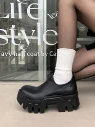 Zapatos de vestir Suela de engranaje Punta redonda Bombas sin cordones Cool Girl Cuero Diseñador Plataforma Aumentar Goma Costura Negro Toda la temporada Punk