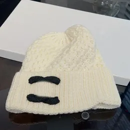 Clássico Designer Outono Inverno Bege Beanie Chapéus Homens e Mulheres Marca de Moda Branco Letra Dupla C Universal Gorro de Malha Outono Lã Ao Ar Livre Quente Crânio Caps #217408