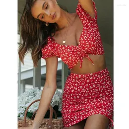 Arbeitskleider, Sommer, böhmisches Blumenmuster, zweiteiliges Set für Damen, kurze Puffärmel, gerüschtes Crop-Top mit V-Ausschnitt und figurbetonter Minirock mit hoher Taille