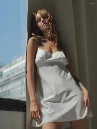 Damska odzież sutowa Marthaqiqi białe kobiety piżama seksowne spaghetti paski koszuli nocne z tyłu koronka nocna kosza nocna mini ubrania domowe ubrania domowe