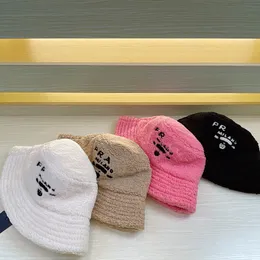 Projektant Fisherman Hat Bucket Hat Furry Warm Para Style Wysokiej jakości produkt Klasyczne logo 1: 1 P