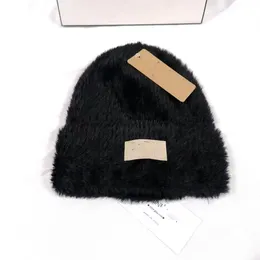 Nuovo cappello invernale lavorato a maglia twist per donna pompon in pelliccia berretto in peluche spesso berretto tinta unita donna caldo sci neve Skullies berretti