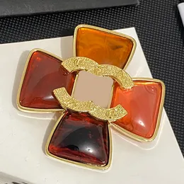 Broszki Pins Designer dla kobiet list marki złoto sier plated miedziana wkładka kryształ perłowa biżuteria broszka broszka