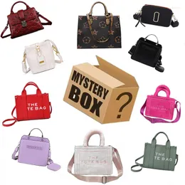 Axelväskor kvinnor väska blind låda kvalitet handväska mysterium lyckliga lådor lyx berömd designer crossbody värt slumpmässig leverans bärande tecken