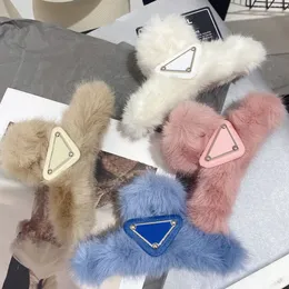 Luxury Fashion Women Triangle Letter Claw Clips Multi Colors Womens Designer Wool Hair Clamps For Gifts Party Geometric Hair Accessories