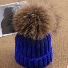 BERETS 2023 PARERN-CHILD POMPOM HAT AUTURN WINTER EAR PROTECTION暖かい大人の子供ファッションソリッドビーニースキー雪キャップ