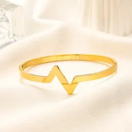 Luxury Classic Gold Plated Letter Bangle Luxury Charm Women Bangle Stainless Steel No Fade Bracelet Classic Design Love Gift Jewelry New Autumn Hot Style Bangle