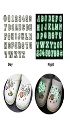 100pcs/Lot Glow في Dark Charms PVC PVC Noctilucence Accessories Decoration Bad Bunny for Jibz Button Charm8289356