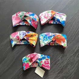 Elastische zijden hoofdband voor vrouwen Letter Pailletten ontwerper Groen rode bloem haarbanden Meisje Retro Tulband Headwraps241T