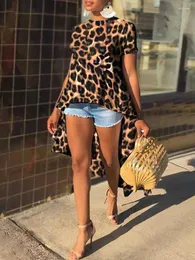 البلوزات النسائية بلوزة أزياء النساء الطويلة قمم 2023 Vonda Bohemian Leopard مطبوعة غير متناظرة غير متماثلة من القمصان القصيرة الأكمام