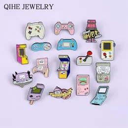 Pinos broches amantes do jogo pet handheld console robô gashapon máquinas gamepad mais de 90s esmalte pinos botão badges256i