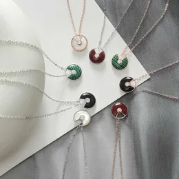 Collana di design per donna Collana con amuleto in argento S925 Agata rossa moda conchiglia madre bianca